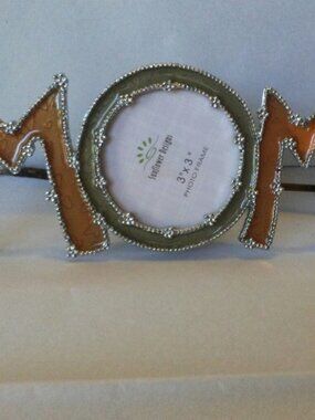 'Mom' 3"X 3" Enameled Photo Frame -EUC
